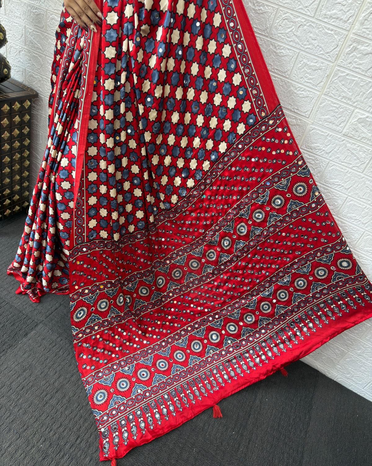 Printed Georgette Saree with Mirror Work Pallu and Border Detailing