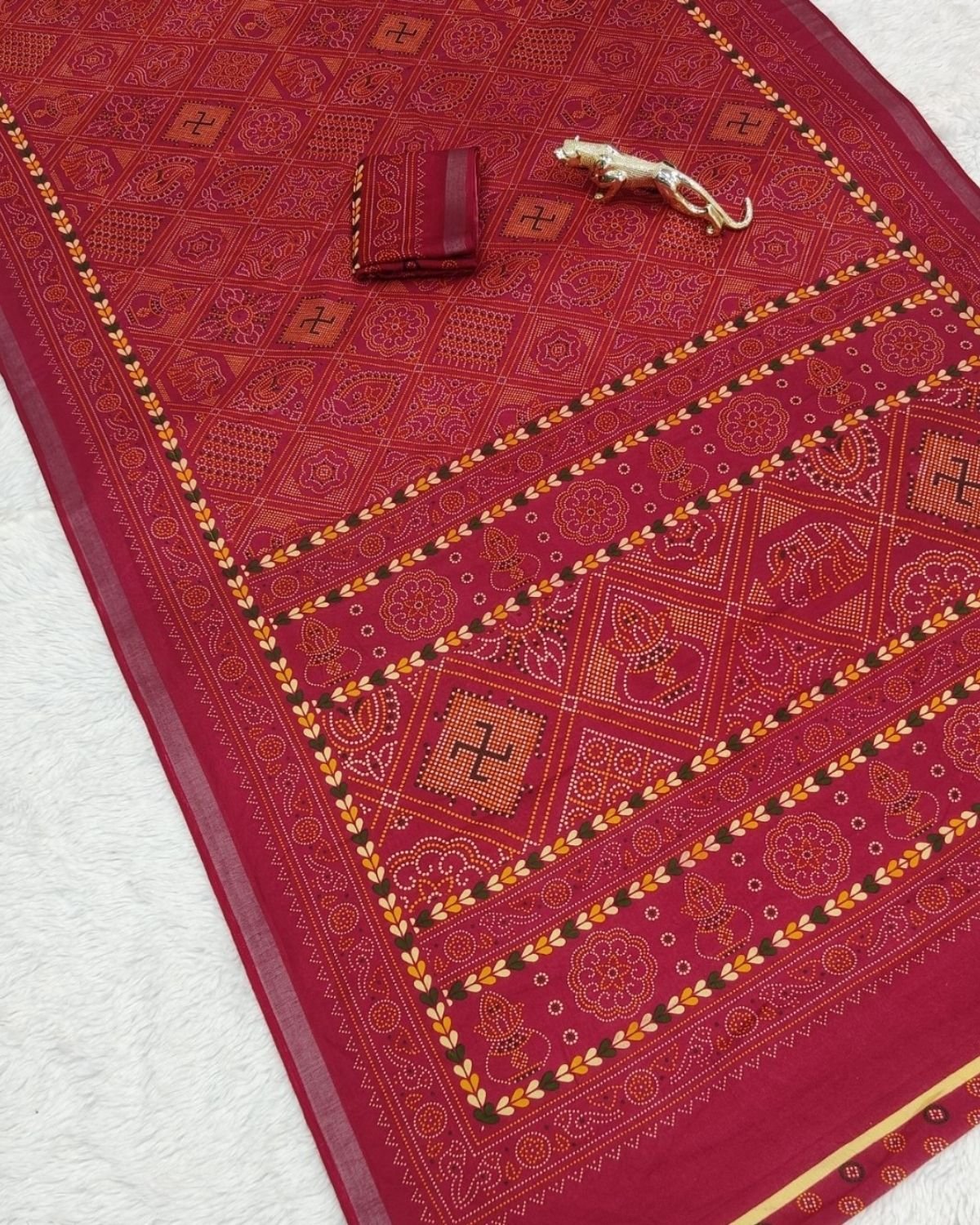 Traditional Bandhani Printed Saree with Ethnic Motif Pallu and Border Detailing