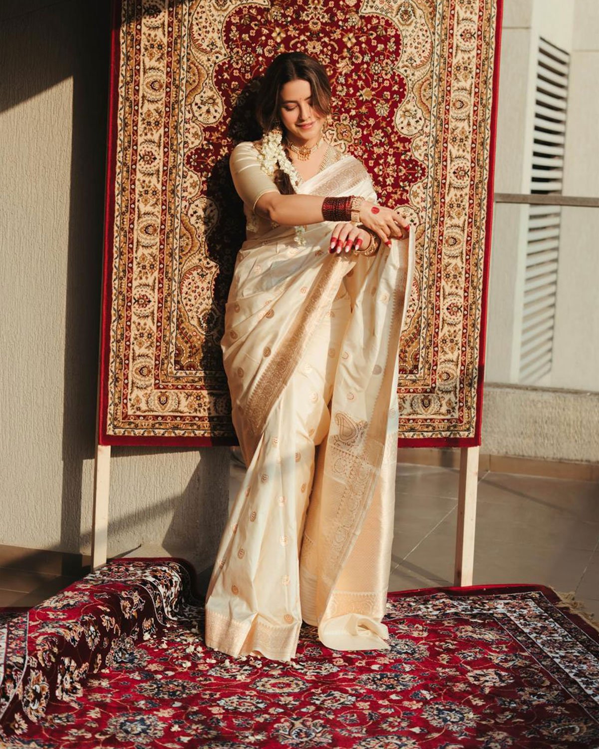 Elegant Silk Blend Saree with Traditional Zari Motifs and Broad Border